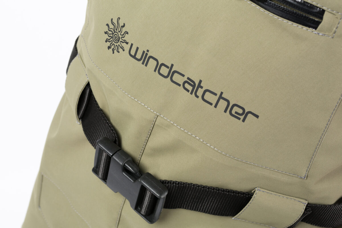 wader pesca con tasca frontale 10